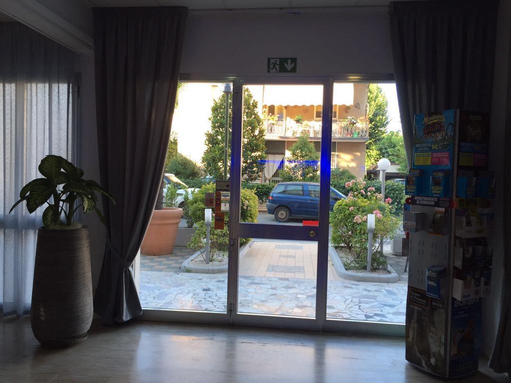 Hotel Ancora Cesenatico Buitenkant foto